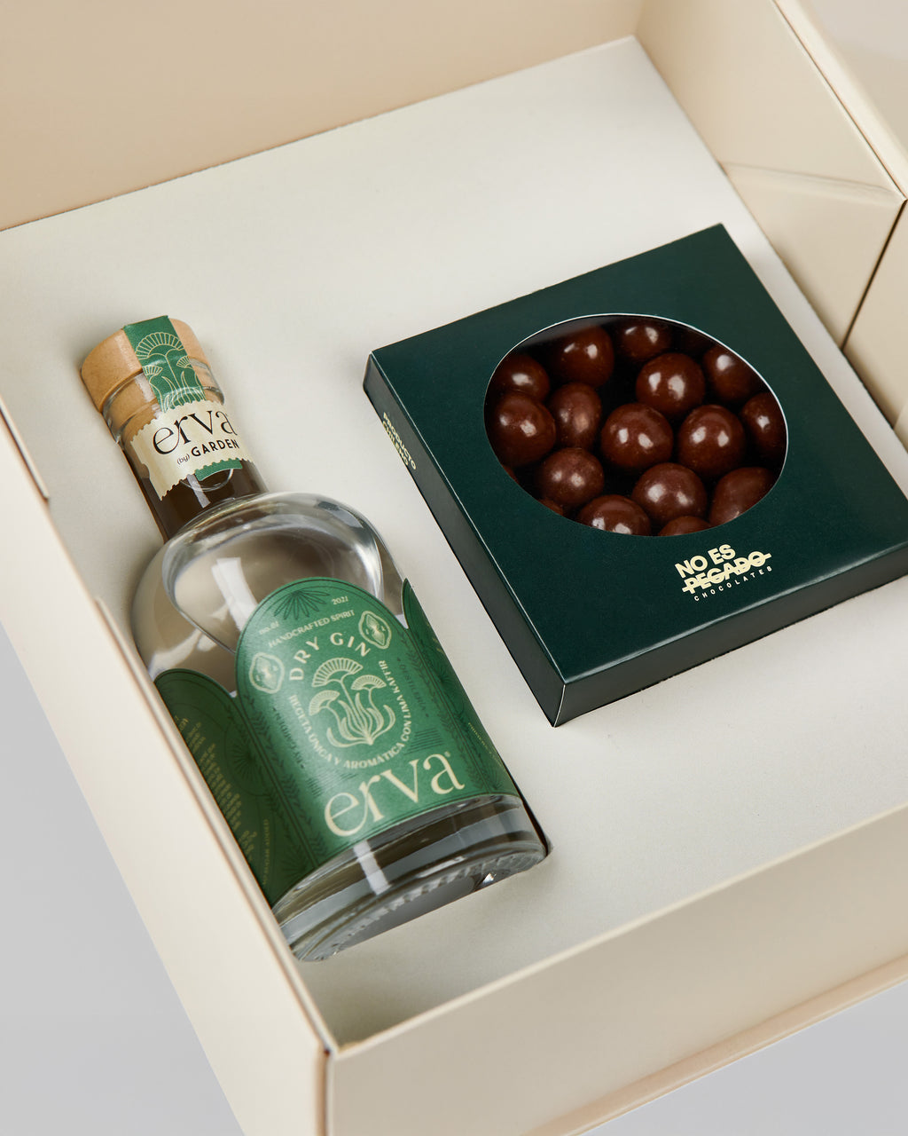Caja de regalo Premium | Gin y Avellanas bañadas en Chocolate