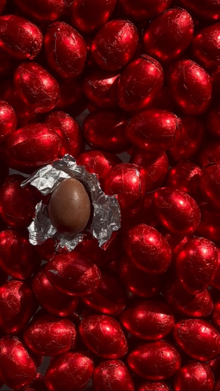 Huevitos de chocolate macizo 35% cacao, ideales para regalos de Pascua.

Perfectos para empresas, clientes o detalles para equipos. Alta rotación, excelente presentación y producción nacional.

✔ 110 g (12 huevitos)
✔ Chocolate de leche
✔ Libre de gluten

Un regalo simple, pero bien hecho.